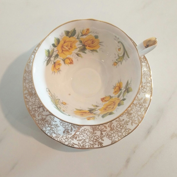 Staffordshire England Elizabethan Fine Bone China Hand Decorated Tea Cup Saucer - Picture 2 of 7